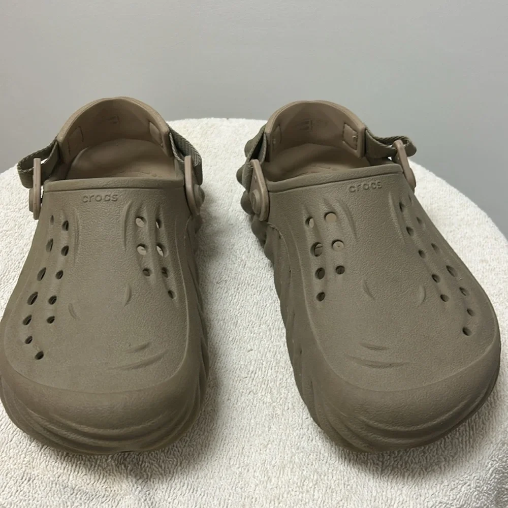 Crocs unisex Echo CHUCKY perforated Clogs mules water shoes w/ straps Size J4